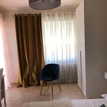 Isabel 4*